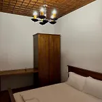 Merkaj, Castle Hotel