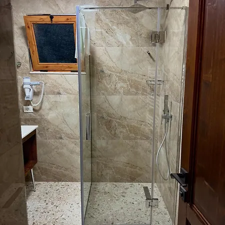 Merkaj, Castle Hotel Berati