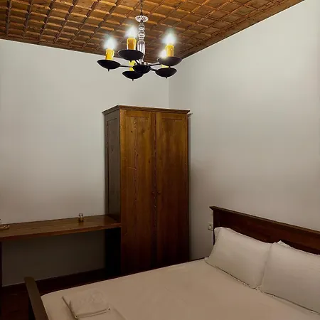 Merkaj, Castle Hotel