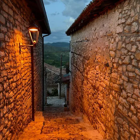 ホテル Merkaj, Castle *