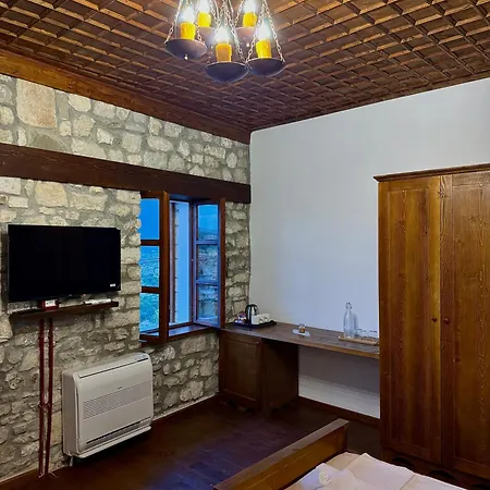 Merkaj, Castle Hotel *