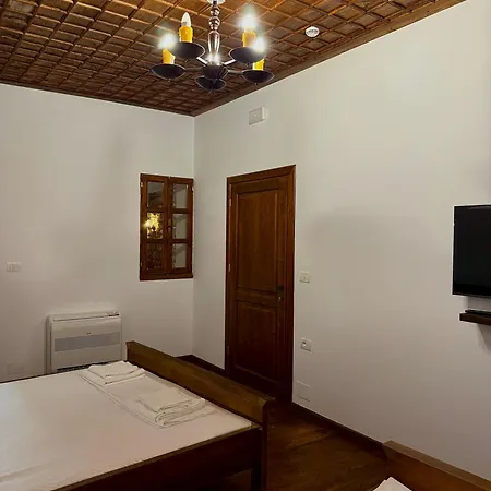 Merkaj, Castle Hotel *