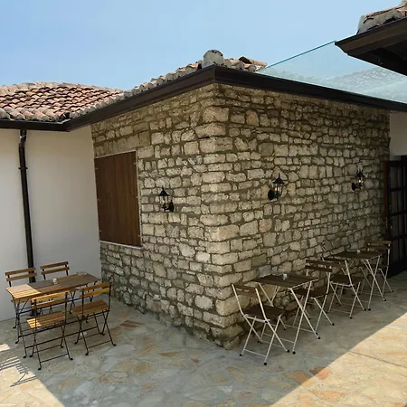 Hotel Merkaj, Castle