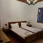 Merkaj, Castle