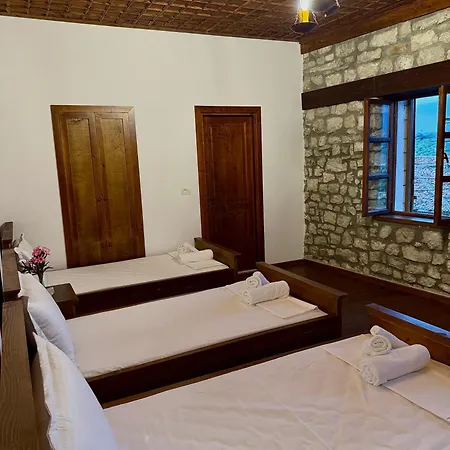 Szálloda Merkaj, Castle Berat