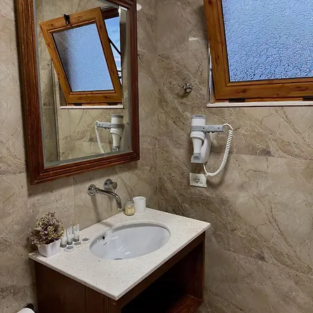 Merkaj, Castle Szálloda