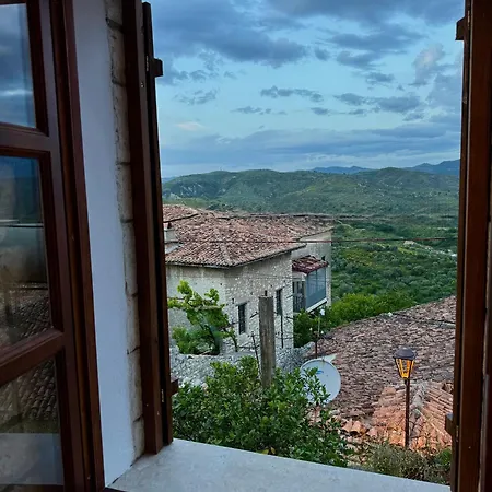 Merkaj, Castle Hotel *