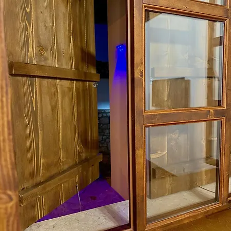 Merkaj, Castle Szálloda Berat