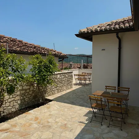 Merkaj, Castle Hotel