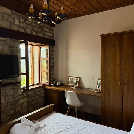 Merkaj, Castle Szálloda Berat