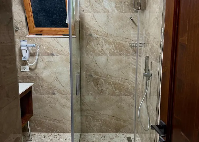 Merkaj, Castle Hotel Berat