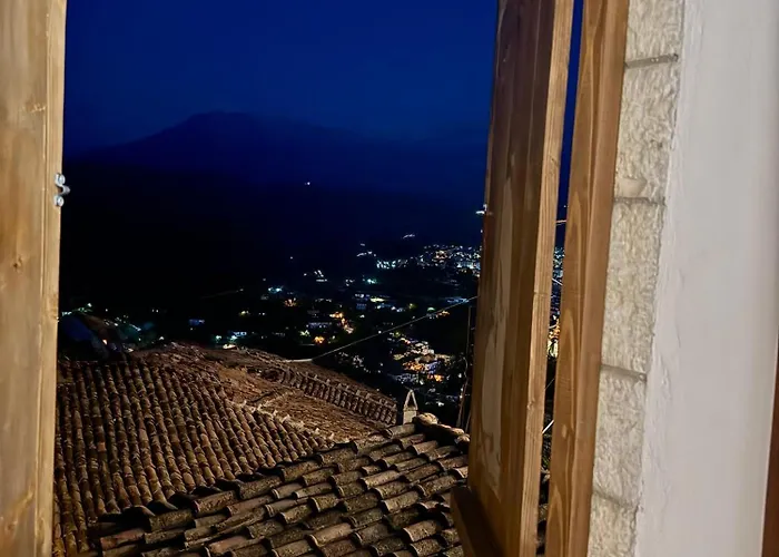 Merkaj, Castle Hotel *