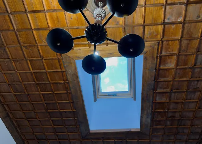 Hotel Merkaj, Castle