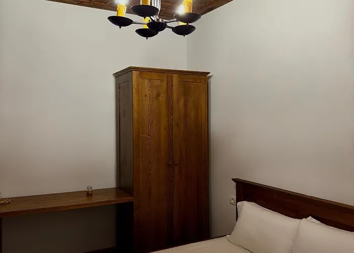 Merkaj, Castle Hotel