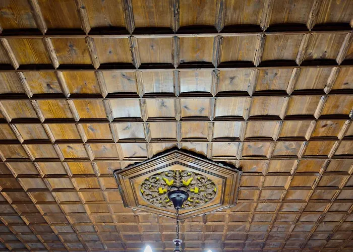 Hotel Merkaj, Castle