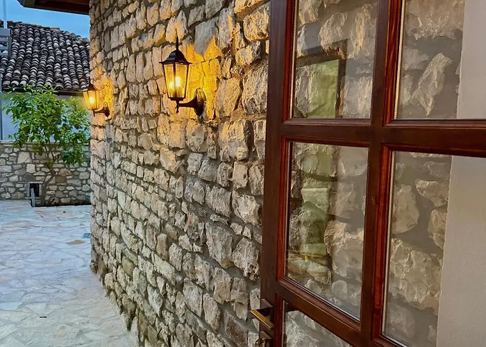 Merkaj, Castle Hotel