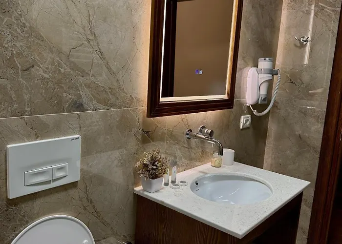 Merkaj, Castle Hotel *