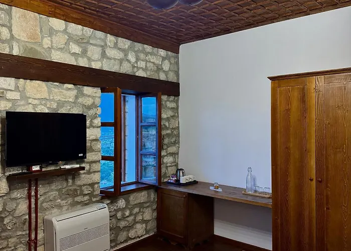 Merkaj, Castle Hotel *