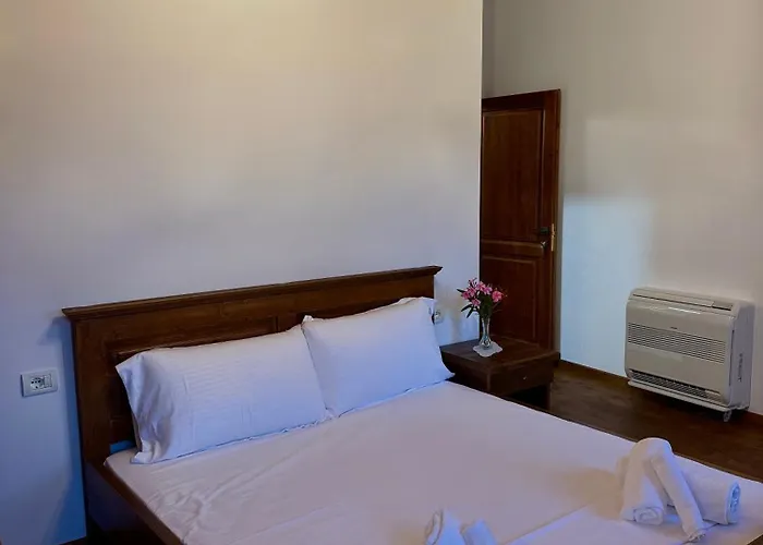 Hotel Merkaj, Castle