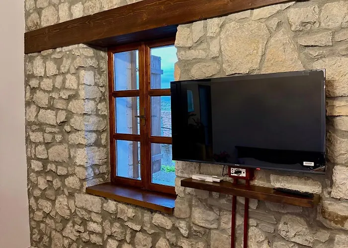 Merkaj, Castle Hotel *