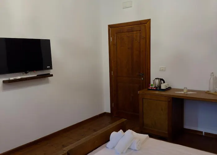 Merkaj, Castle Hotel Berat