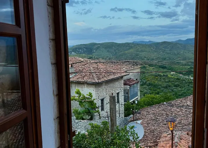 Merkaj, Castle Hotel *