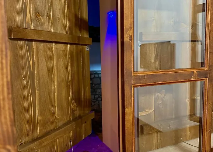 Merkaj, Castle Hotel Berat