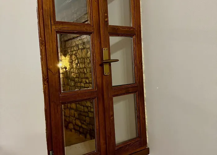 Hotel Merkaj, Castle