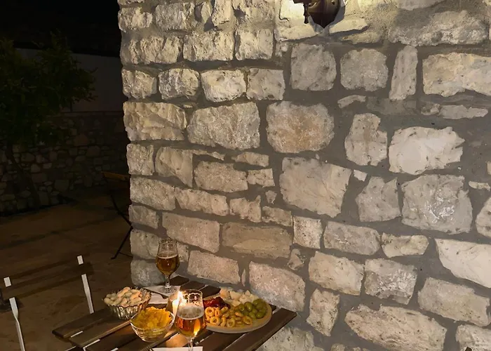 Hotel Merkaj, Castle