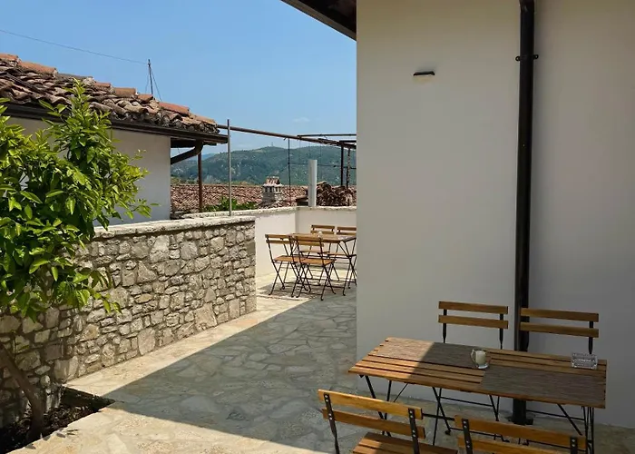 Merkaj, Castle Hotel *