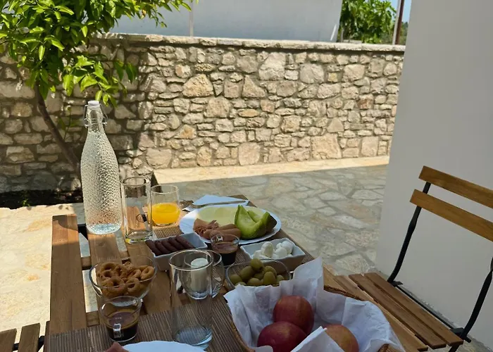 Hotel Merkaj, Castle *