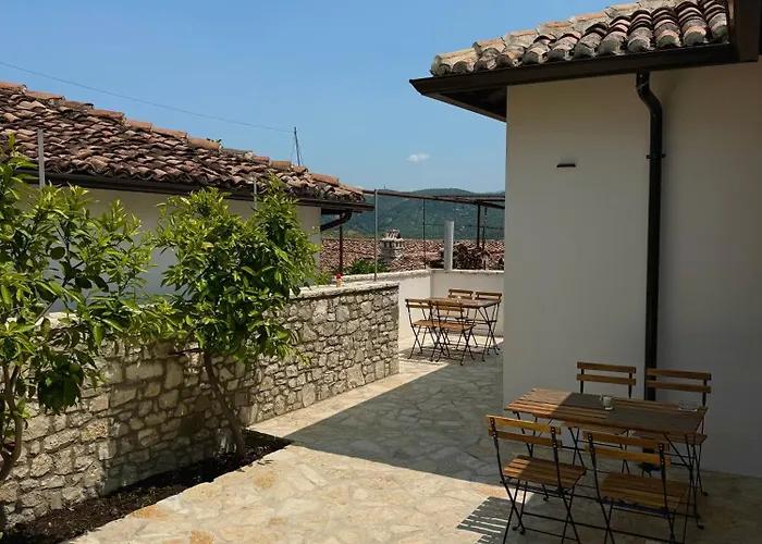 Merkaj, Castle Hotel