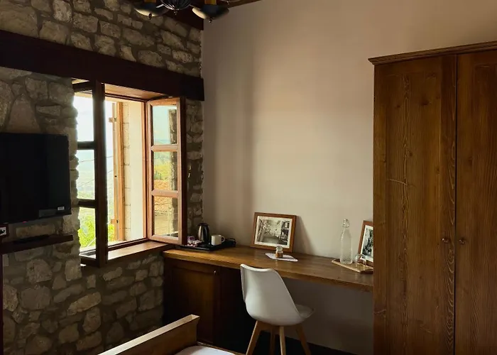 Merkaj, Castle Hotel Berat